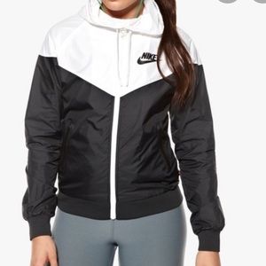 Nike Women’s Black and White Windbreaker